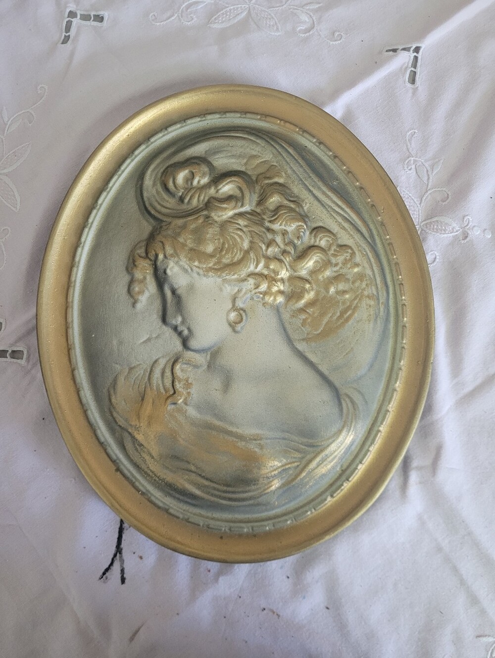 Vintage Oval Cameo Wall Plaque Chalkware Gold